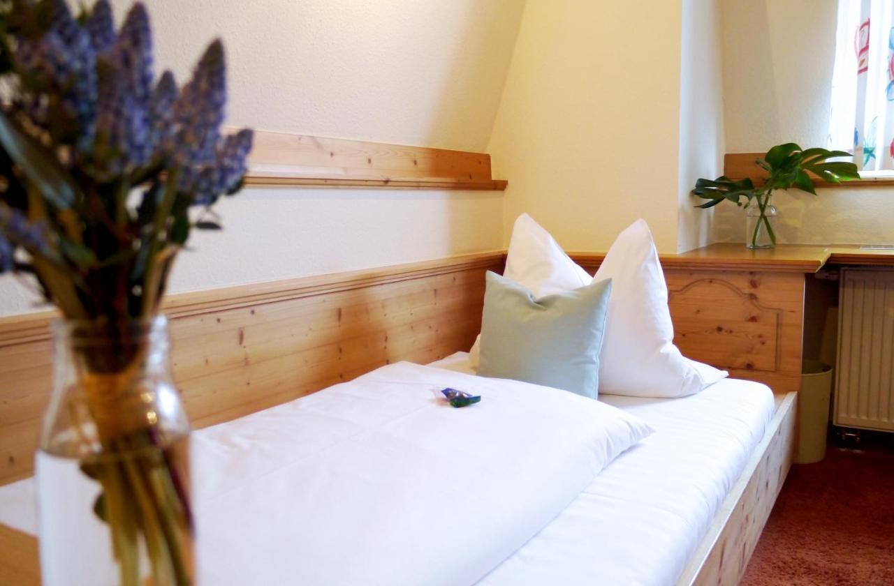 נוישטט אן דר ואלדנאב Hotel Grader מראה חיצוני תמונה