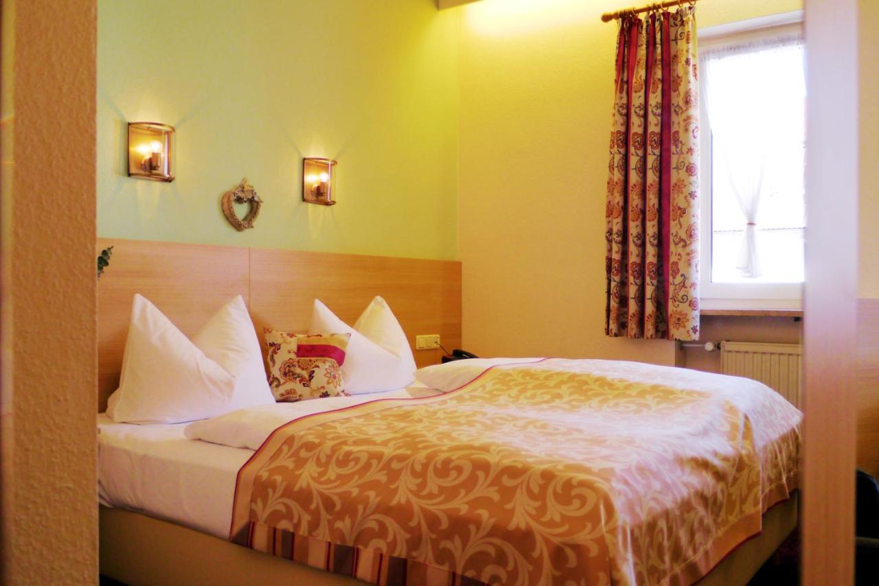 נוישטט אן דר ואלדנאב Hotel Grader מראה חיצוני תמונה