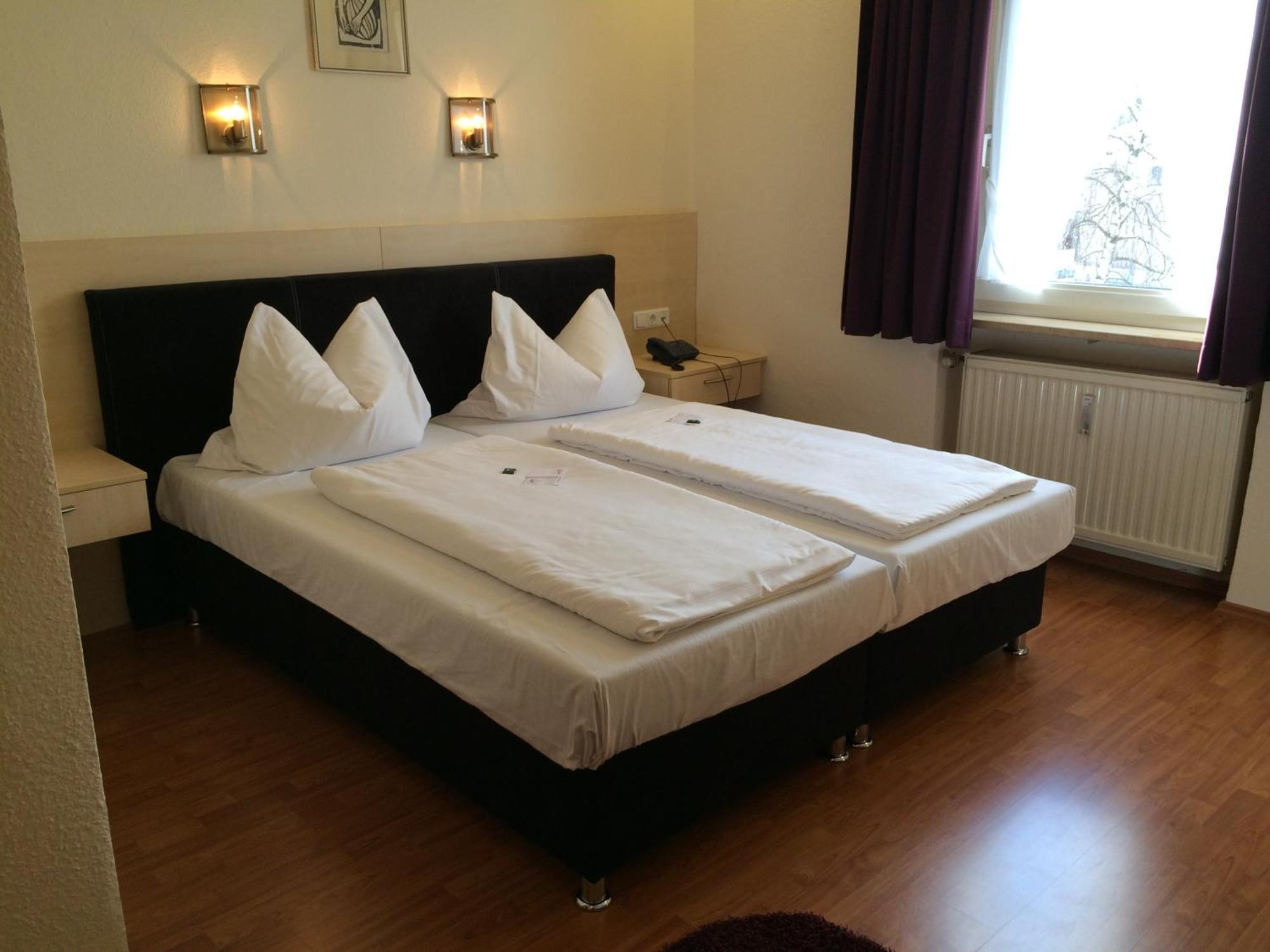 נוישטט אן דר ואלדנאב Hotel Grader מראה חיצוני תמונה