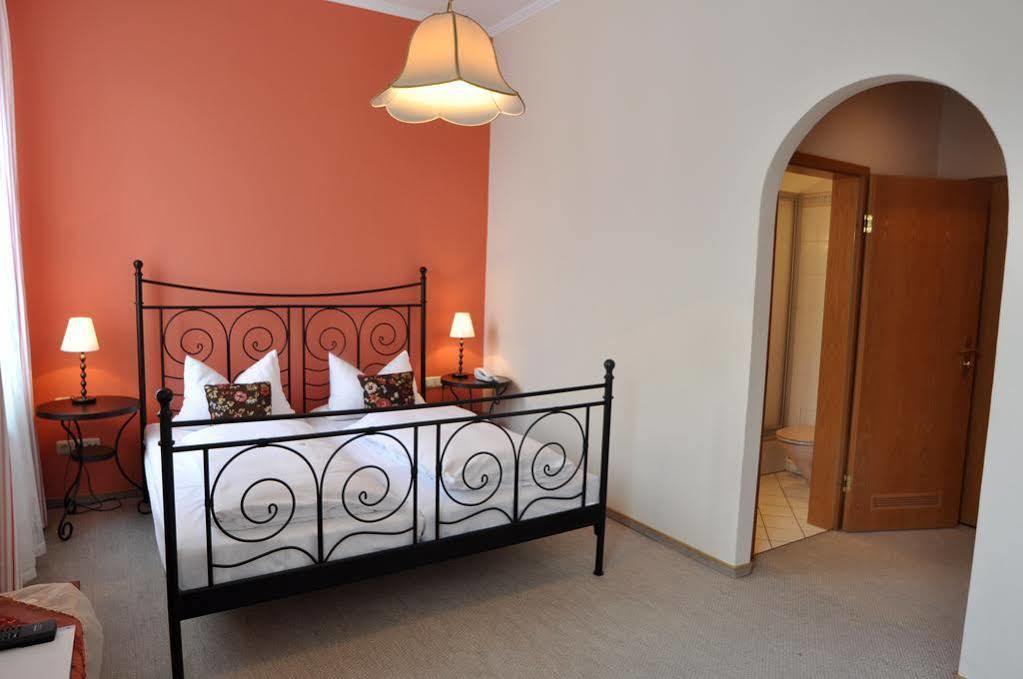נוישטט אן דר ואלדנאב Hotel Grader מראה חיצוני תמונה