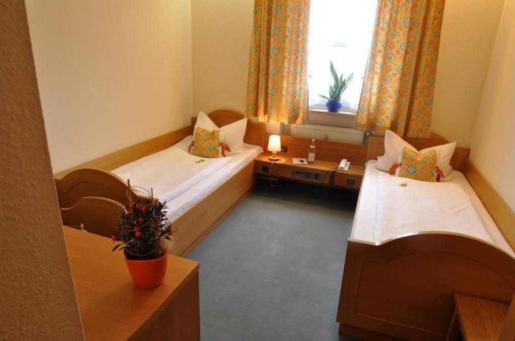 נוישטט אן דר ואלדנאב Hotel Grader מראה חיצוני תמונה