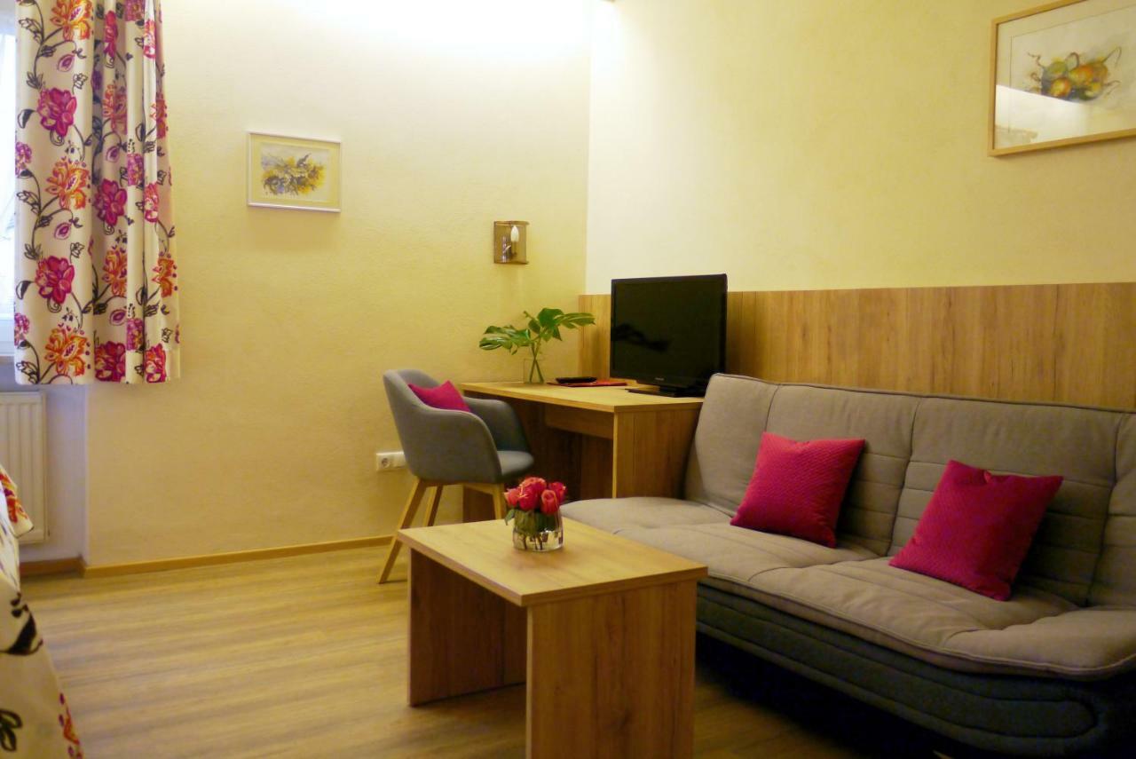 נוישטט אן דר ואלדנאב Hotel Grader מראה חיצוני תמונה